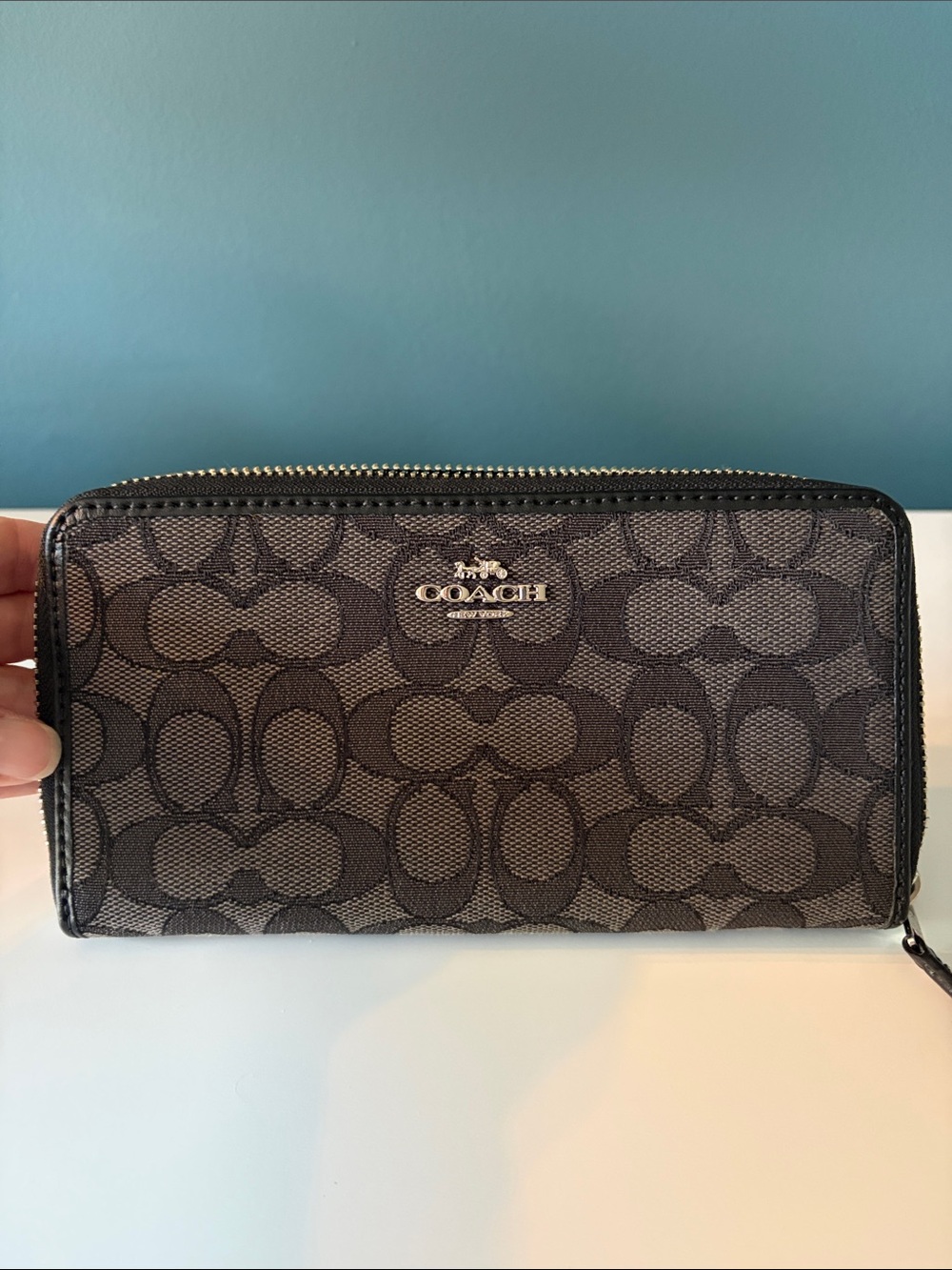Coach Zip-Around Signature Wallet in Black/dark grey